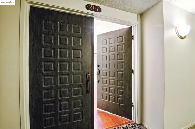 $399,000 | 303 Adams Street, Unit 207, Oakland, CA 94610
