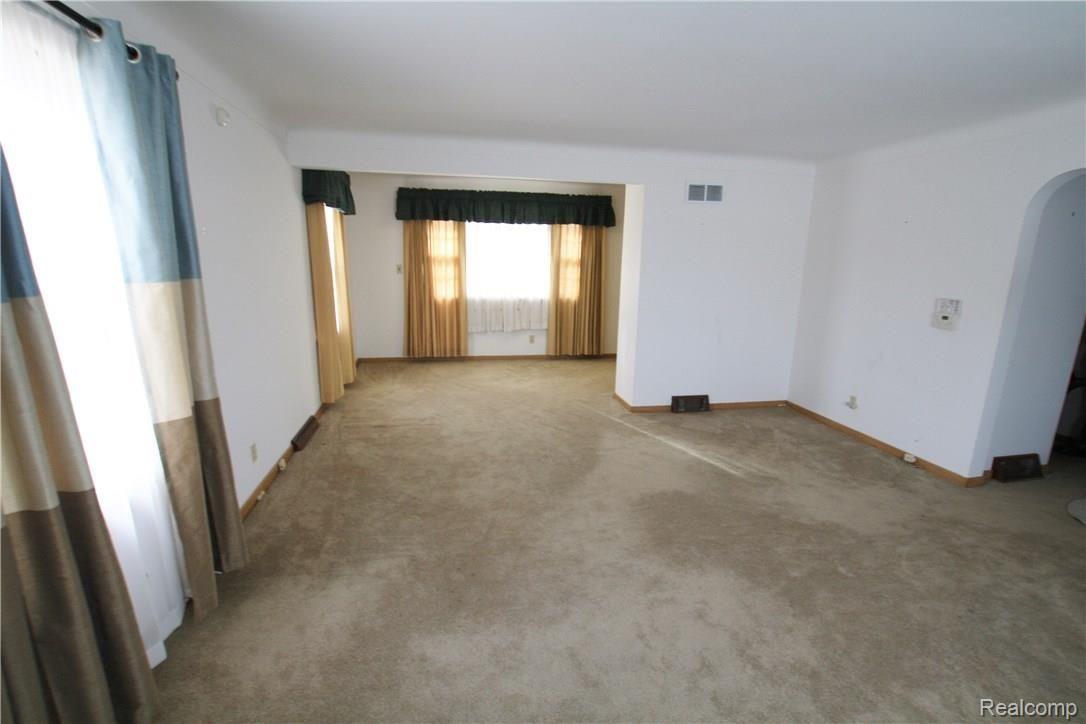 4218 Davison Road Burton, MI 48509 - Photo 12 of 36 IMG_7463.JPG