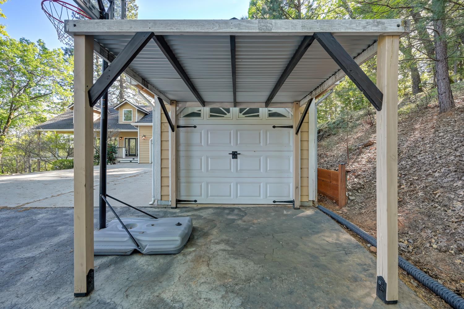 20312 Wolf Creek Road Grass Valley, CA 95949 - Photo 37 of 58