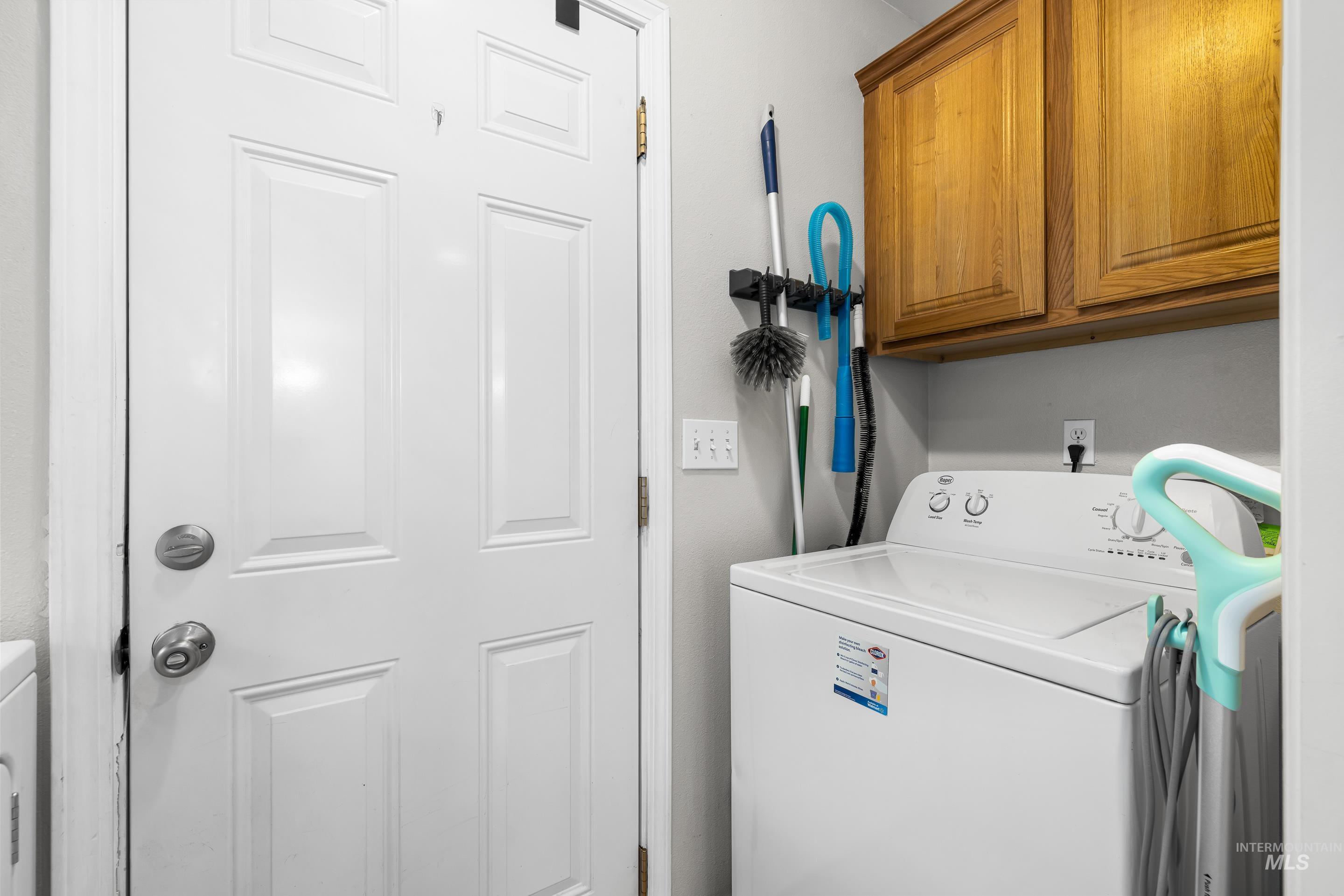 191 Southwest Quaker Drive Mountain Home, ID 83647 - Photo 39 of 43 Laundry room with cabinet space
