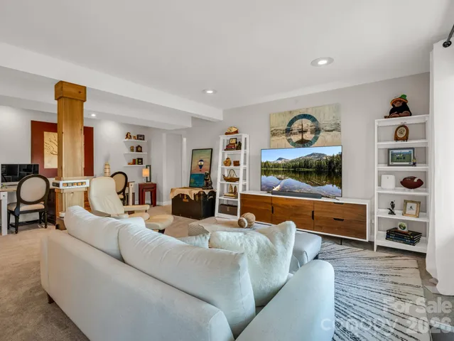 $1,100,000 | 200 Piney Mountain Road, Tryon, NC 28782