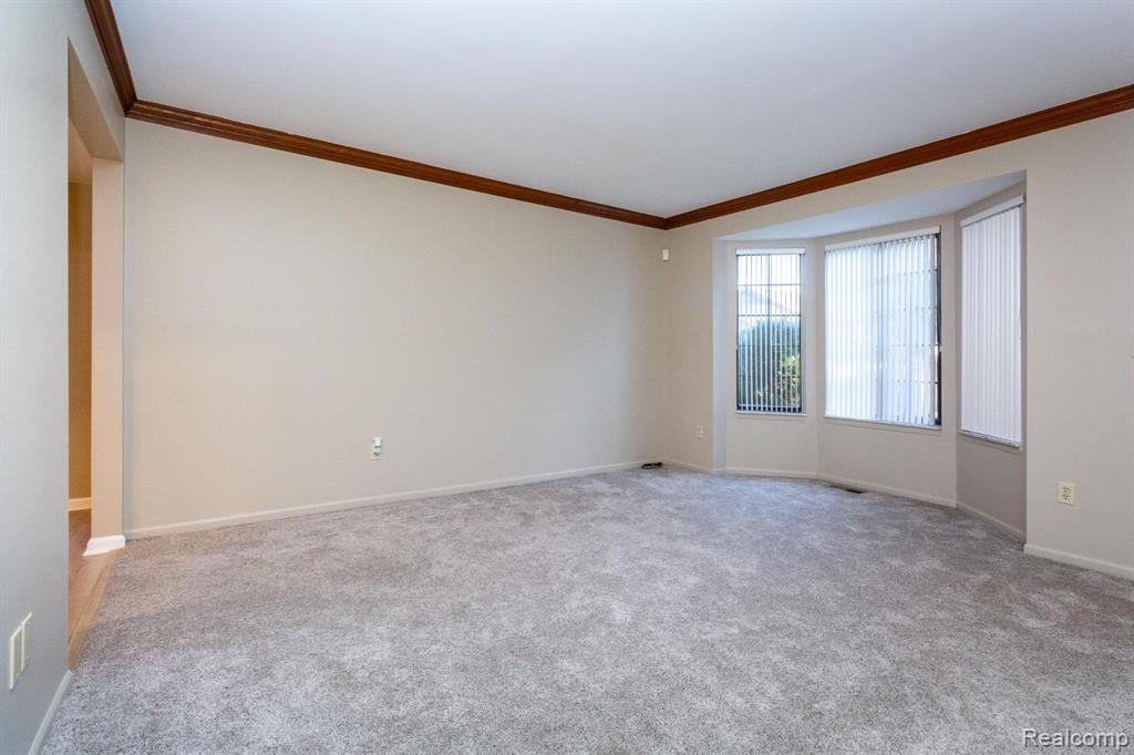 195 Meadow Ln Circle Rochester Hills, MI 48307 - Photo 8 of 34