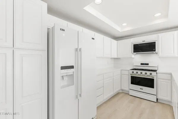 $4,100 | 4240 Lost Hills Road, Unit 802, Calabasas, CA 91301