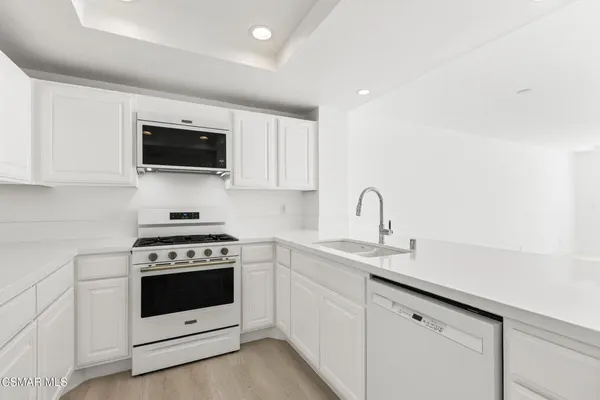 $4,100 | 4240 Lost Hills Road, Unit 802, Calabasas, CA 91301