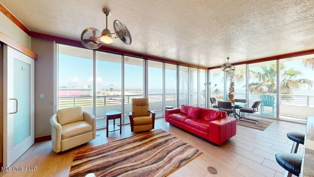 $2,895 | 2060 Beach Boulevard, Unit 105, Biloxi, MS 39531