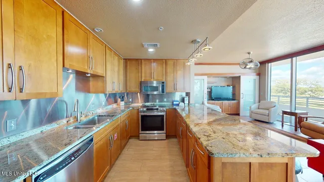 $2,895 | 2060 Beach Boulevard, Unit 105, Biloxi, MS 39531