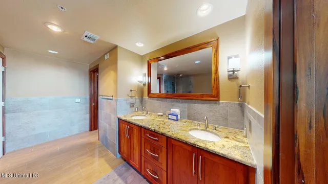 $2,895 | 2060 Beach Boulevard, Unit 105, Biloxi, MS 39531