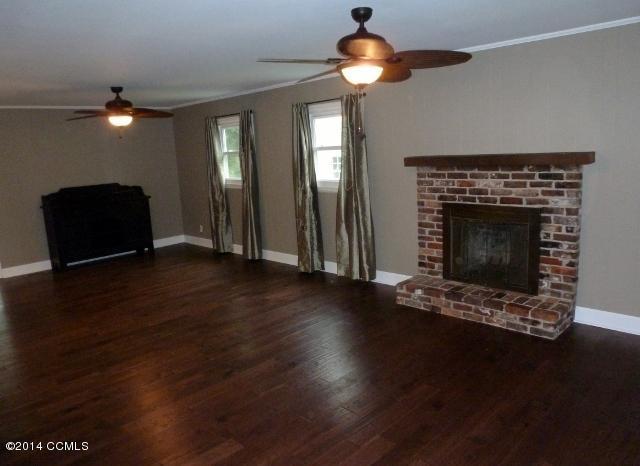 266 Goose Creek Road Hubert, NC 28539 - Photo 7 of 26 living room(640x466)