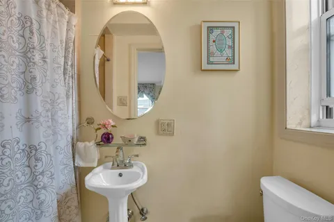 $328,000 | 920 Pelhamdale Avenue, Unit A2H, Pelham, NY 10803