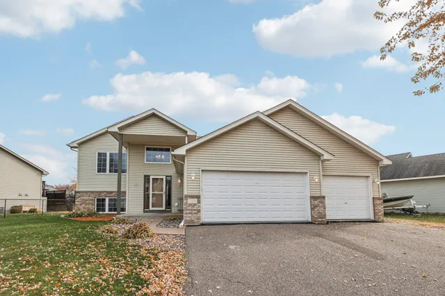 $375,000 | 11763 North Meadow Curve, Lindstrom, MN 55045