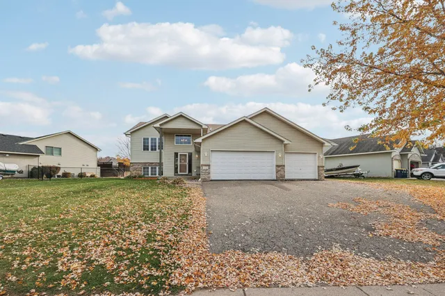 $375,000 | 11763 North Meadow Curve, Lindstrom, MN 55045