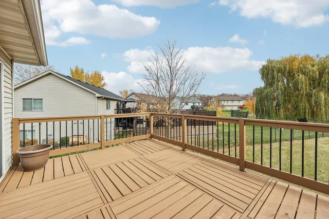 $375,000 | 11763 North Meadow Curve, Lindstrom, MN 55045