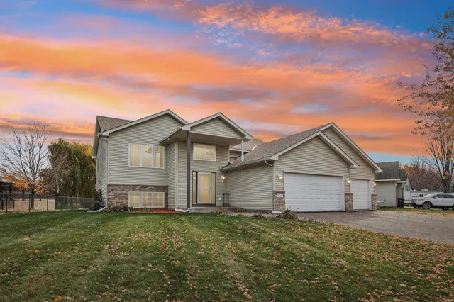 $375,000 | 11763 North Meadow Curve, Lindstrom, MN 55045