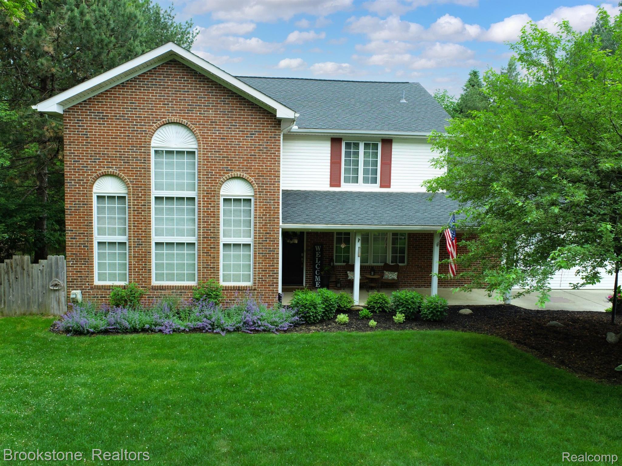 780 East Gunn Road Rochester, MI 48306 - Photo 6 of 56 Lush landscaping