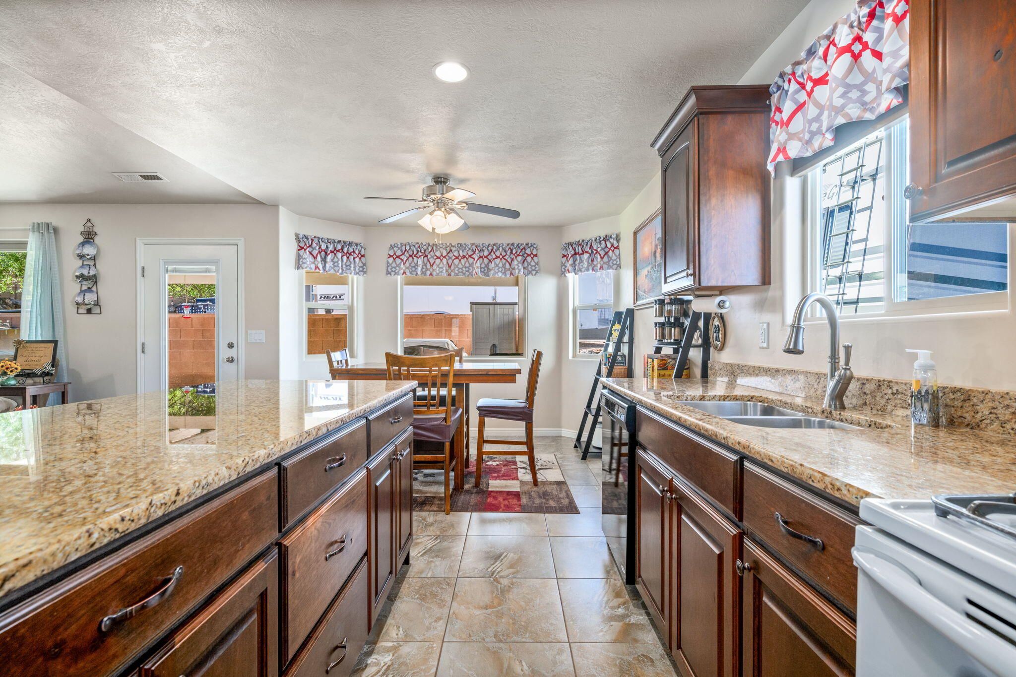 16 North Sunset Ridge Drive Hurricane, UT 84737 - Photo 8 of 37 8-web-or-mls-16 E Sunset Ridge Dr (8)