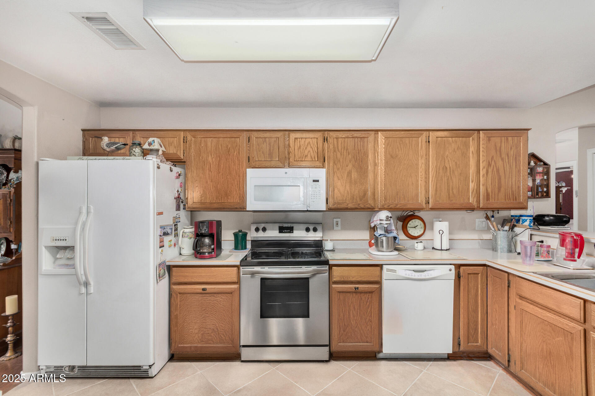 538 West Silver Creek Road Gilbert, AZ 85233 - Photo 17 of 41 a kitchen with a white stove top oven and refrigerator