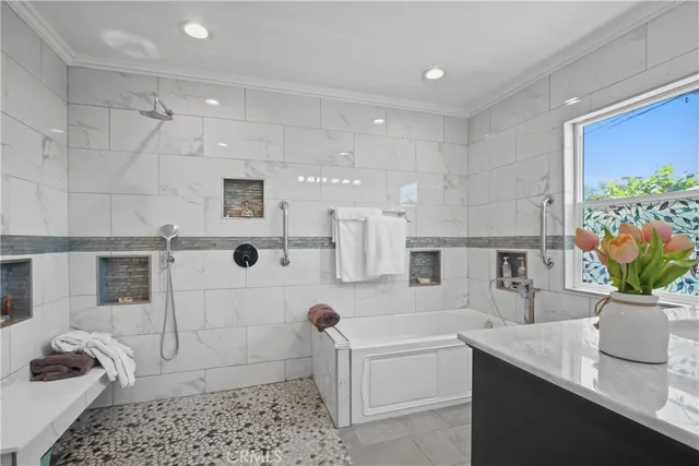 $1,199,900 | 3950 East De Ora Way, Long Beach, CA 90815