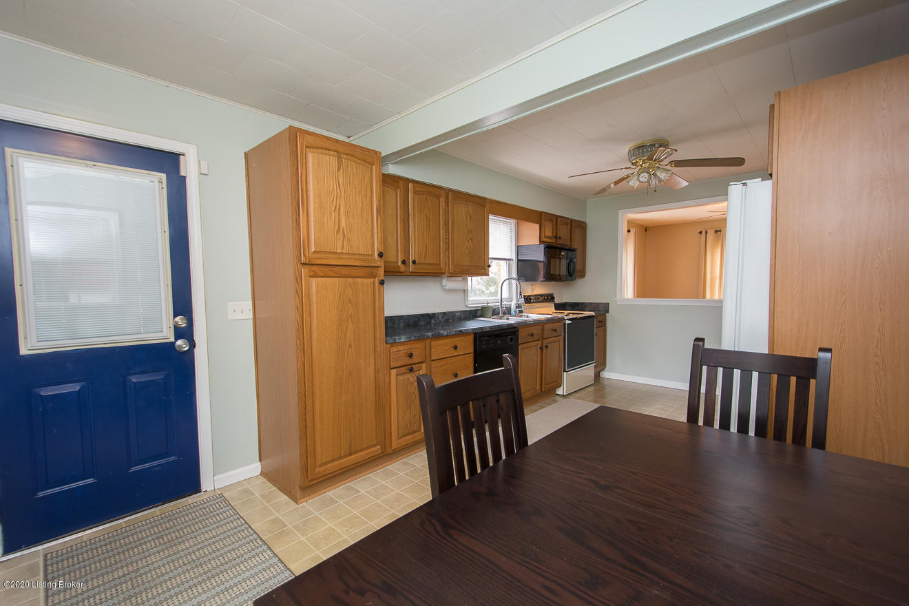 5603 Mt Washington Road Louisville, KY 40229 - Photo 12 of 37 Kitchen