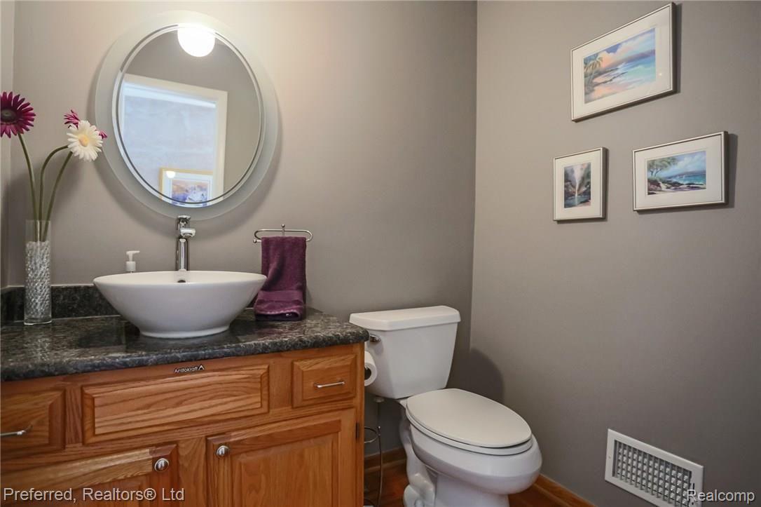 36133 Johnstown Road Farmington, MI 48335 - Photo 25 of 49 26IMG_5926.jpg