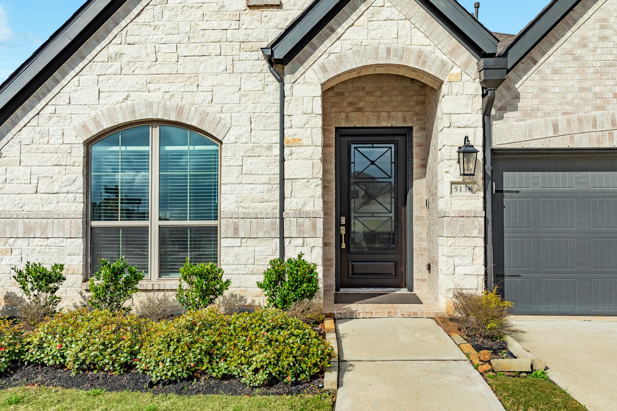 5138 Walnut Grv Lane Manvel, TX 77578 - Photo 4 of 43 a view of a house with a outdoor space