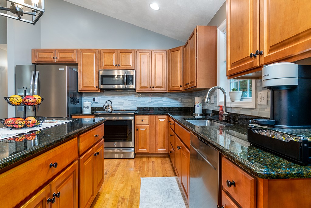 60 Fieldside Drive Woonsocket, RI 02895 - Photo 3 of 31