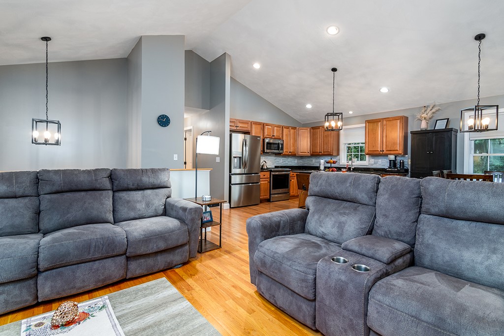 60 Fieldside Drive Woonsocket, RI 02895 - Photo 9 of 31