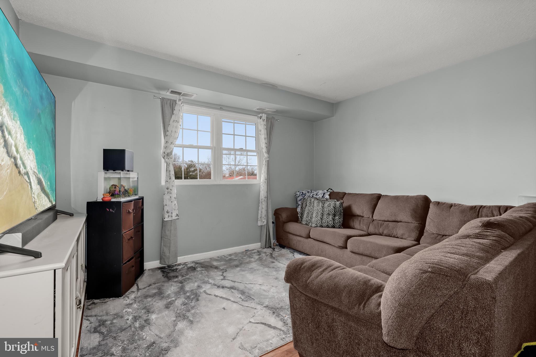 11910 Tarragon Road, Unit L Reisterstown, MD 21136 - Photo 3 of 11 Living Room