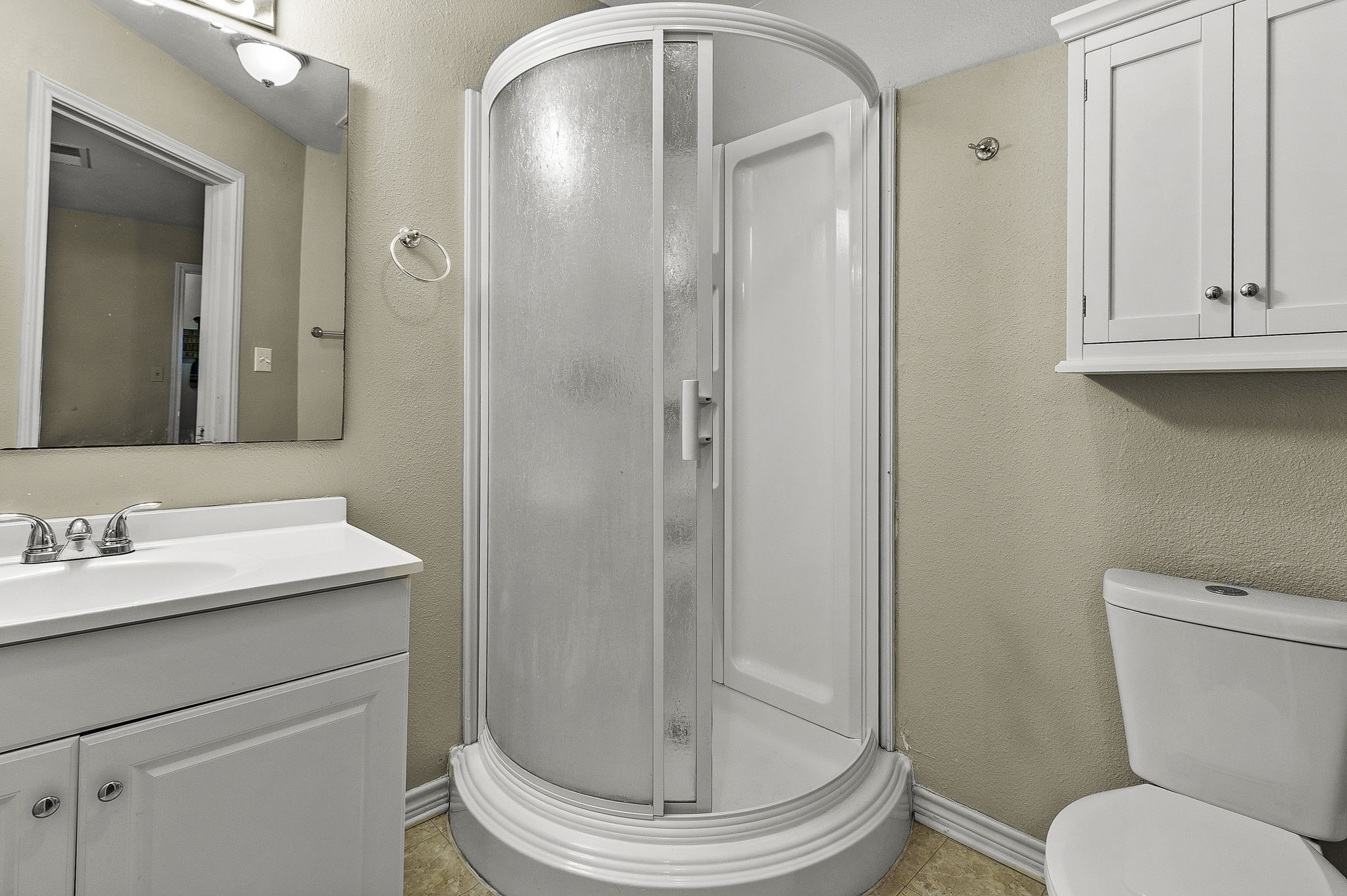 536 Weavers Cove Road Livingston, TX 77351 - Photo 25 of 44 a bathroom with a toilet a sink and shower