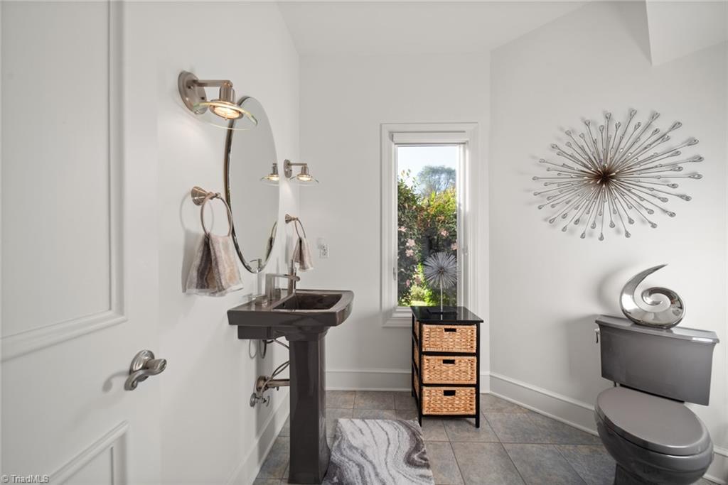 4457 Bent Tree Farm Road Winston-Salem, NC 27106 - Photo 11 of 39 Powder room