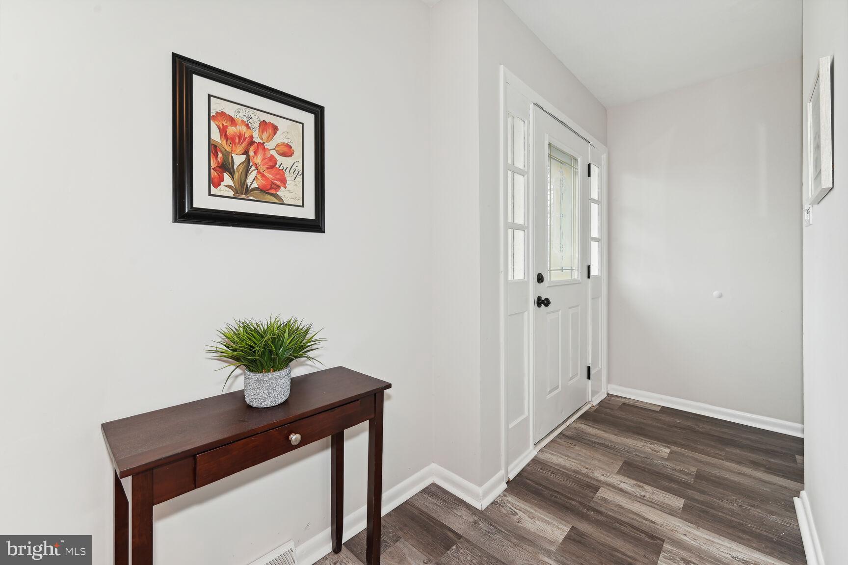 25 Estates Court Pine Hill, NJ 08021 - Photo 2 of 23 Front Door Entry