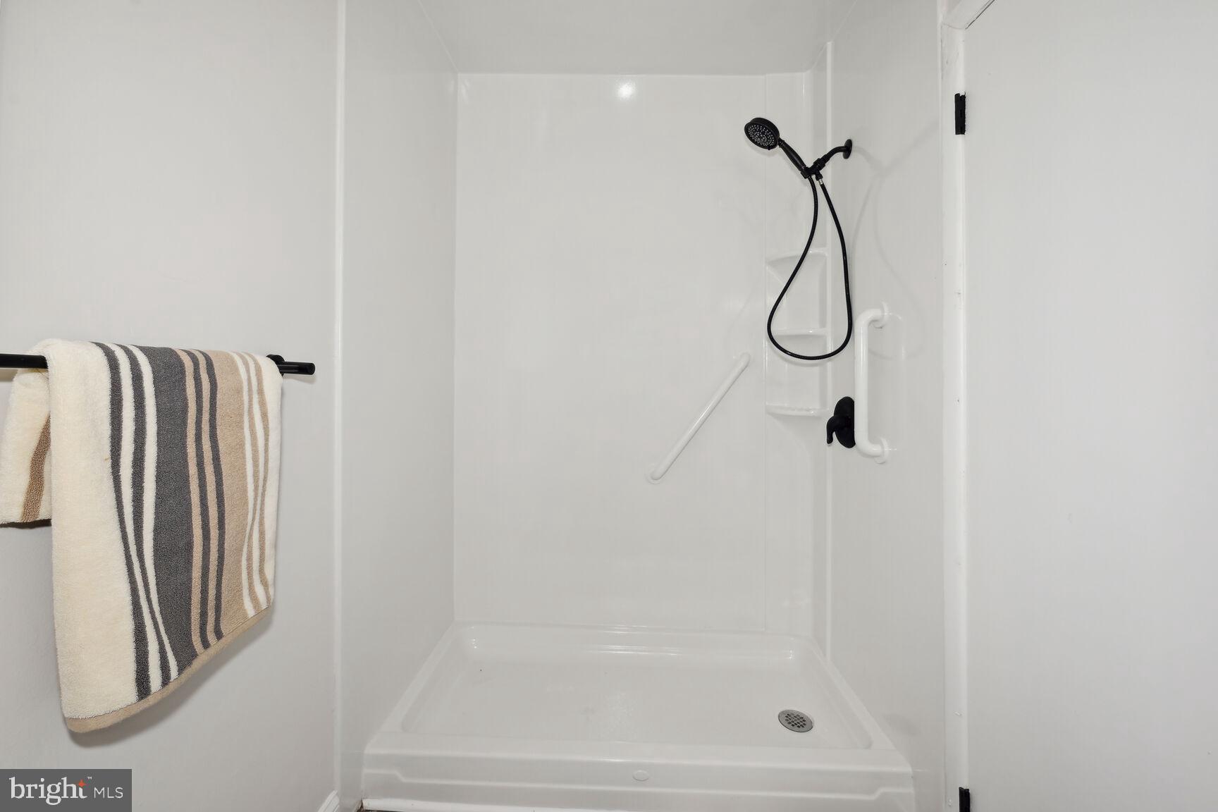 25 Estates Court Pine Hill, NJ 08021 - Photo 21 of 23 Full Bath