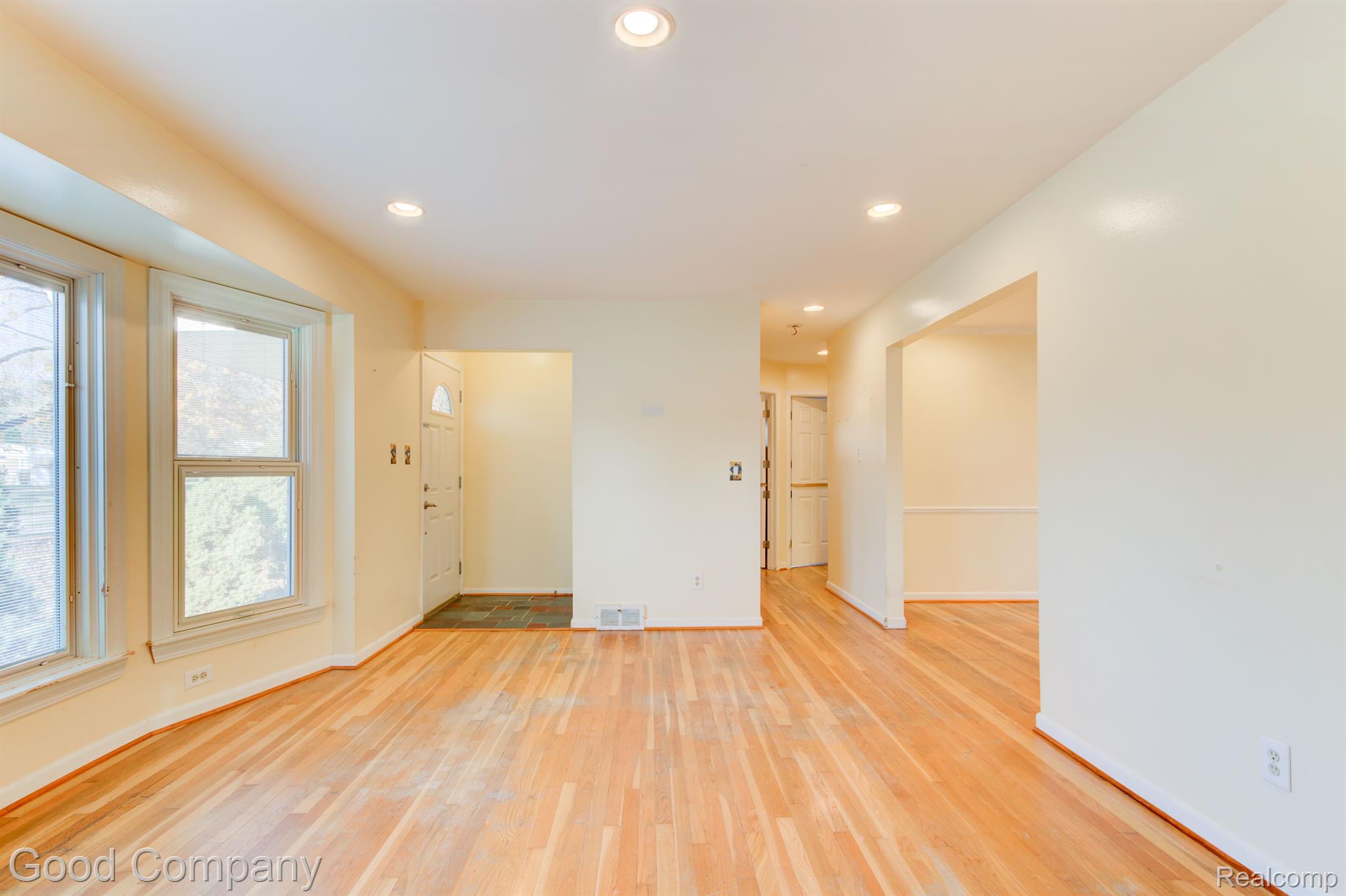29506 Fall River Road Southfield, MI 48076 - Photo 5 of 41 Gallery Image 5