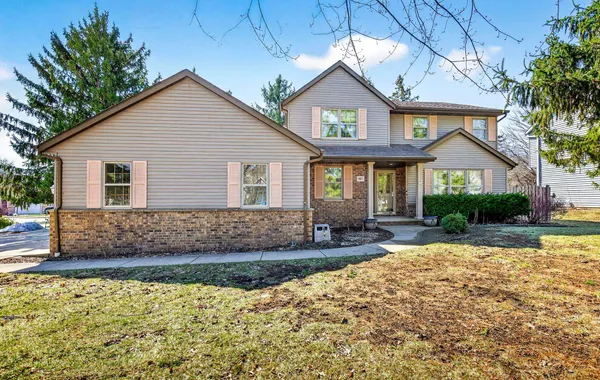 $460,000 | 951 East Foxmoor Lane, Appleton, WI 54911