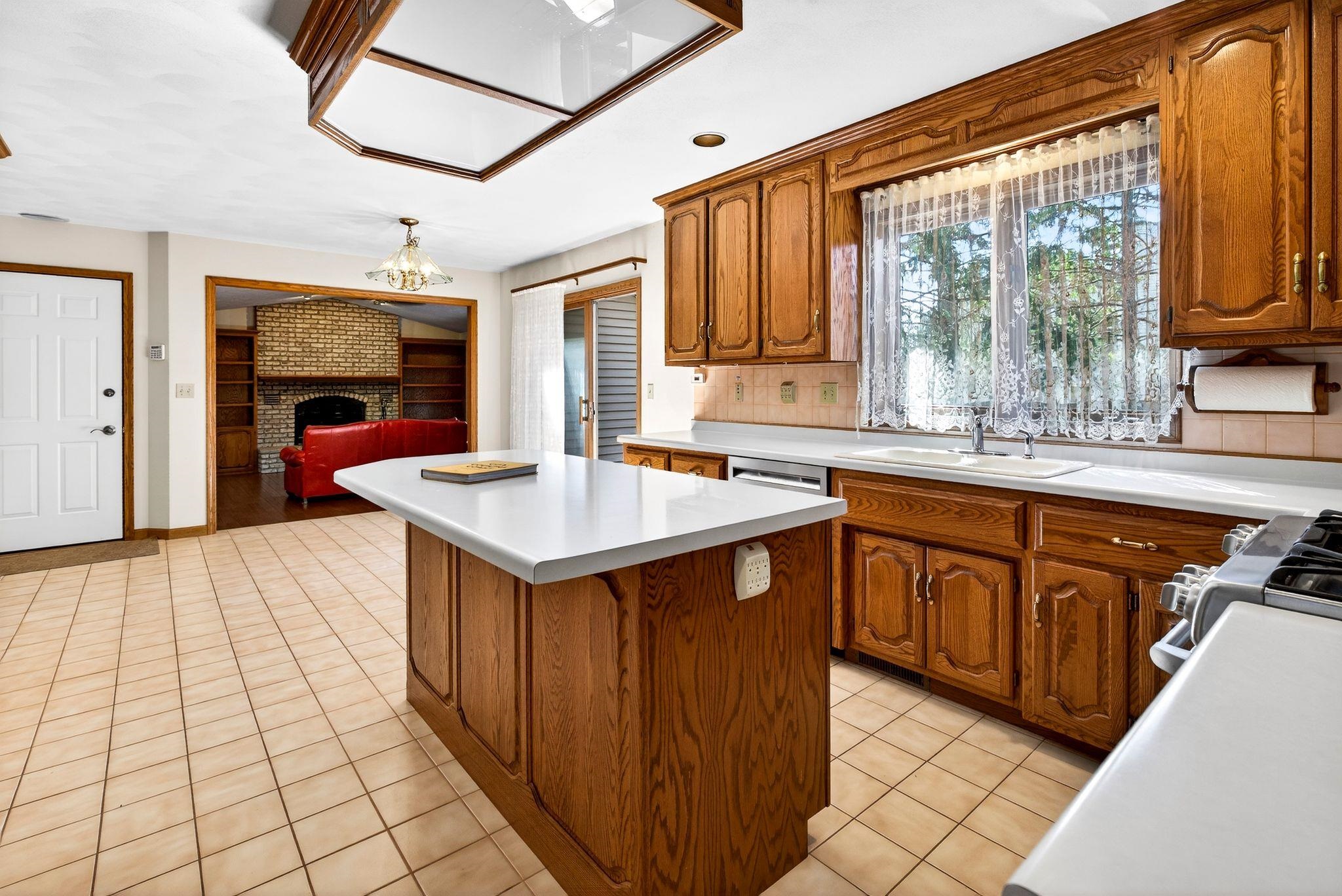 951 East Foxmoor Lane Appleton, WI 54911 - Photo 11 of 48