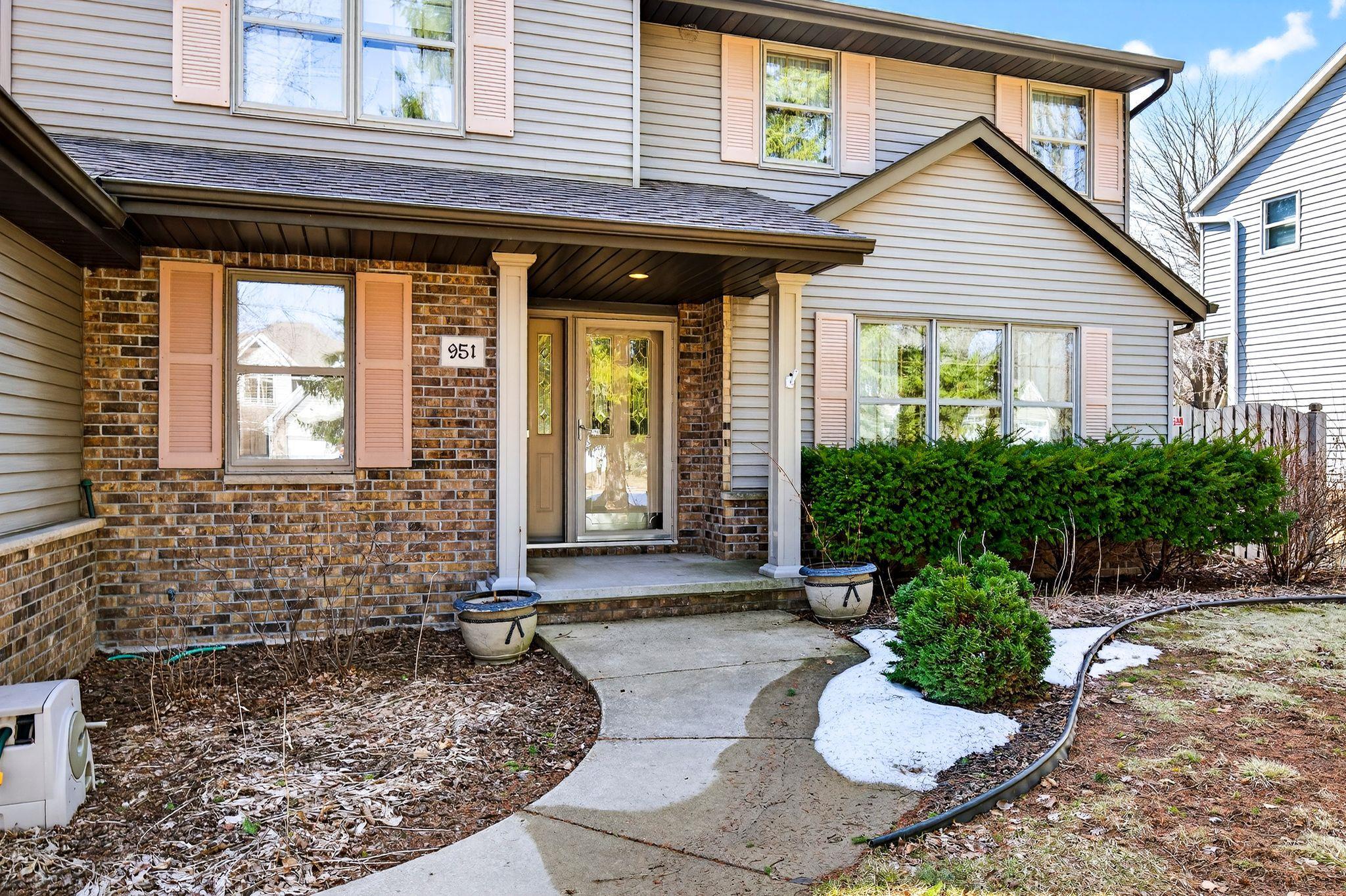 951 East Foxmoor Lane Appleton, WI 54911 - Photo 2 of 48