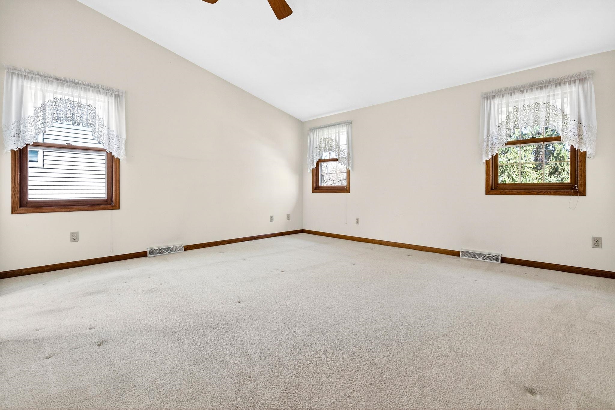 951 East Foxmoor Lane Appleton, WI 54911 - Photo 23 of 48