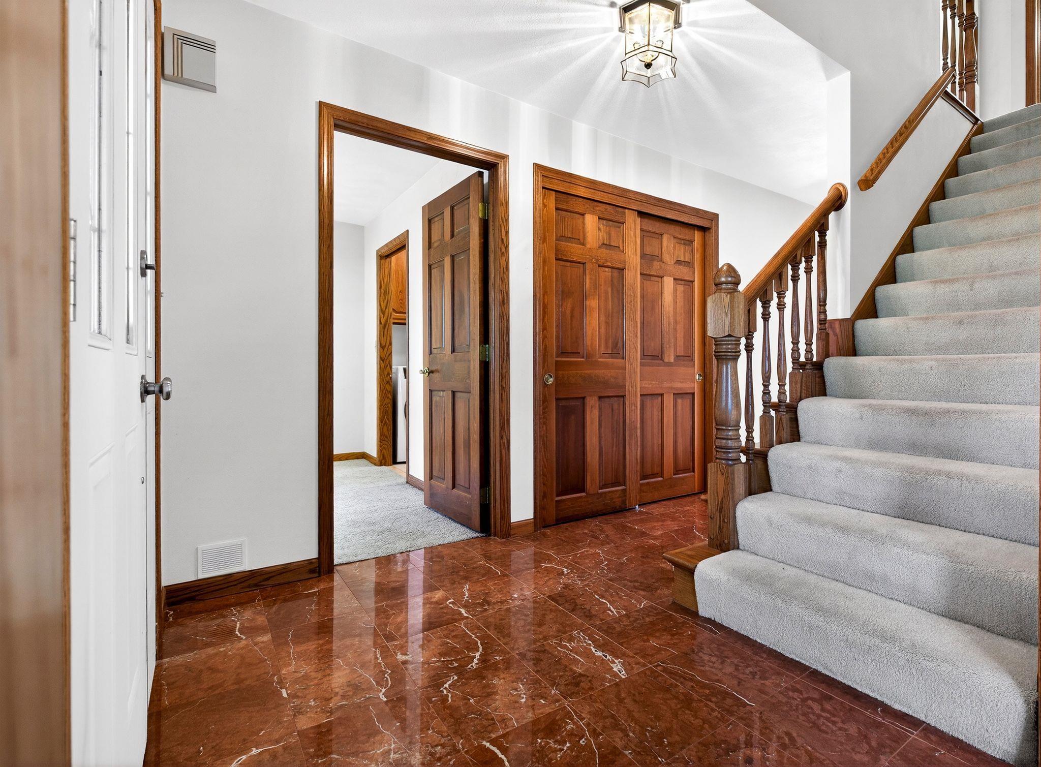 951 East Foxmoor Lane Appleton, WI 54911 - Photo 3 of 48