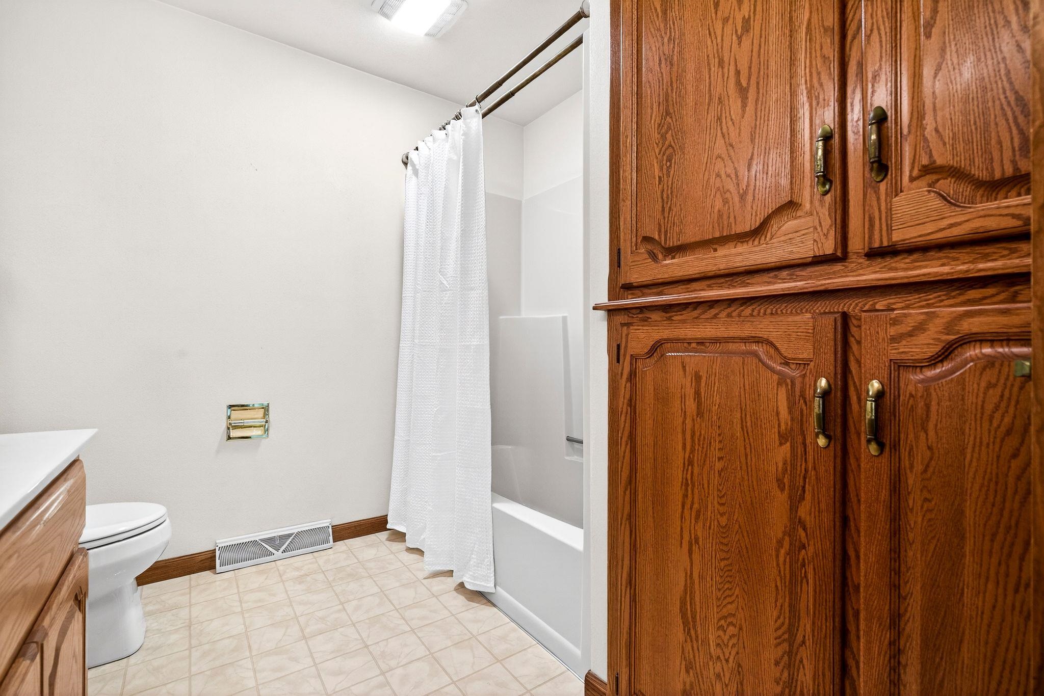 951 East Foxmoor Lane Appleton, WI 54911 - Photo 33 of 48