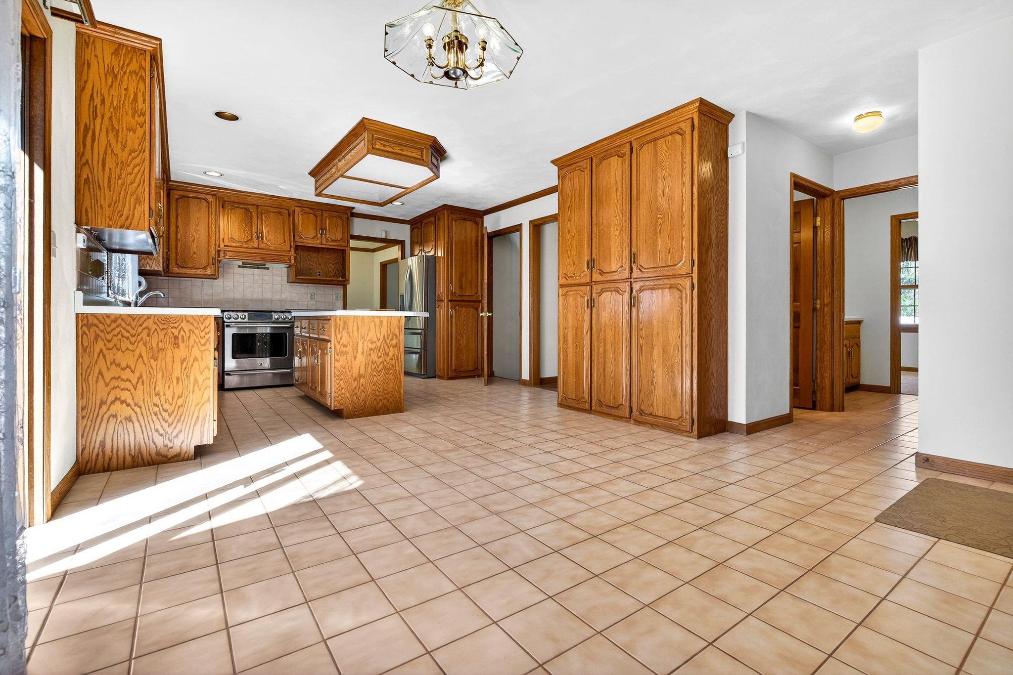 951 East Foxmoor Lane Appleton, WI 54911 - Photo 8 of 48