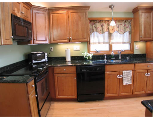 48 Robinhood Road Winchester, MA 01890 - Photo 6 of 12 Gallery Image 6