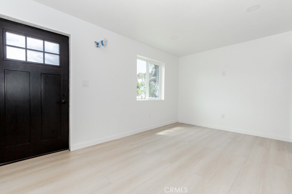 1935 Spring Garden Street Riverside, CA 92507 - Photo 15 of 38 Entryway