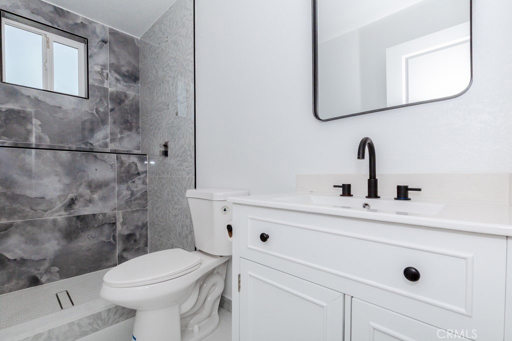 1935 Spring Garden Street Riverside, CA 92507 - Photo 26 of 38 Bathroom