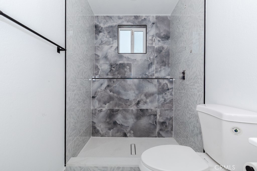 1935 Spring Garden Street Riverside, CA 92507 - Photo 27 of 38 Bathroom