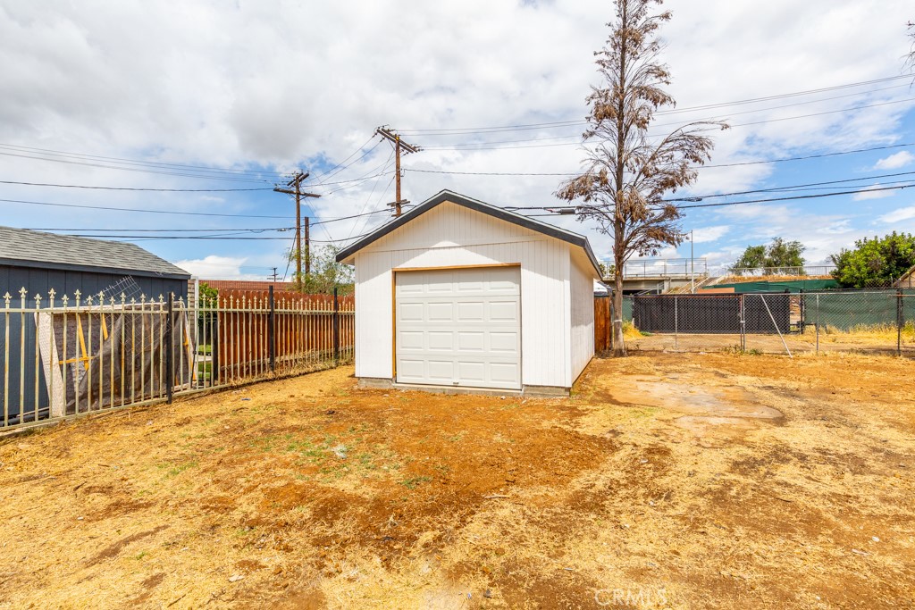 1935 Spring Garden Street Riverside, CA 92507 - Photo 32 of 38 Actual picture of grass