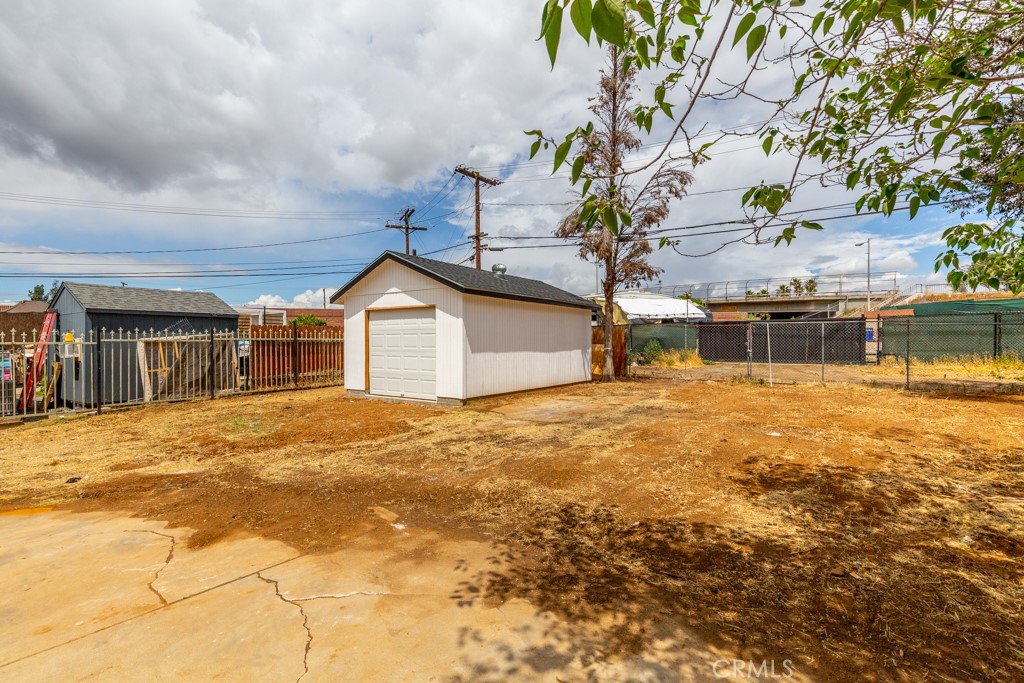 1935 Spring Garden Street Riverside, CA 92507 - Photo 34 of 38 Actual picture of grass