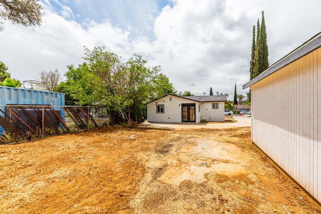 1935 Spring Garden Street Riverside, CA 92507 - Photo 36 of 38 Actual picture of grass