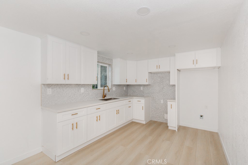 1935 Spring Garden Street Riverside, CA 92507 - Photo 9 of 38 Kitchen