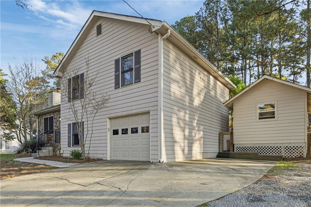 1682 Bennett Road Grayson, GA 30017 - Photo 3 of 27