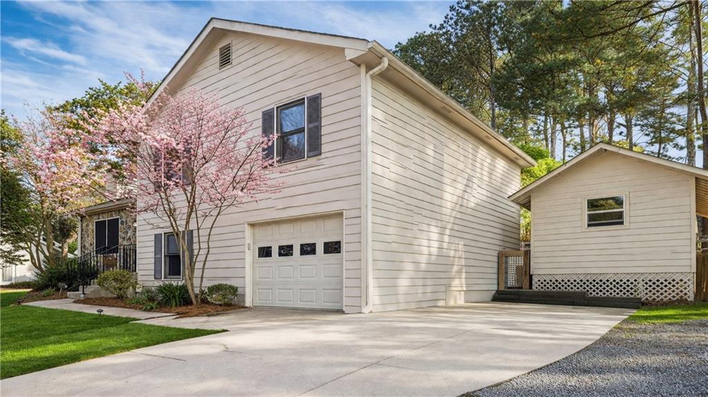 1682 Bennett Road Grayson, GA 30017 - Photo 3 of 20