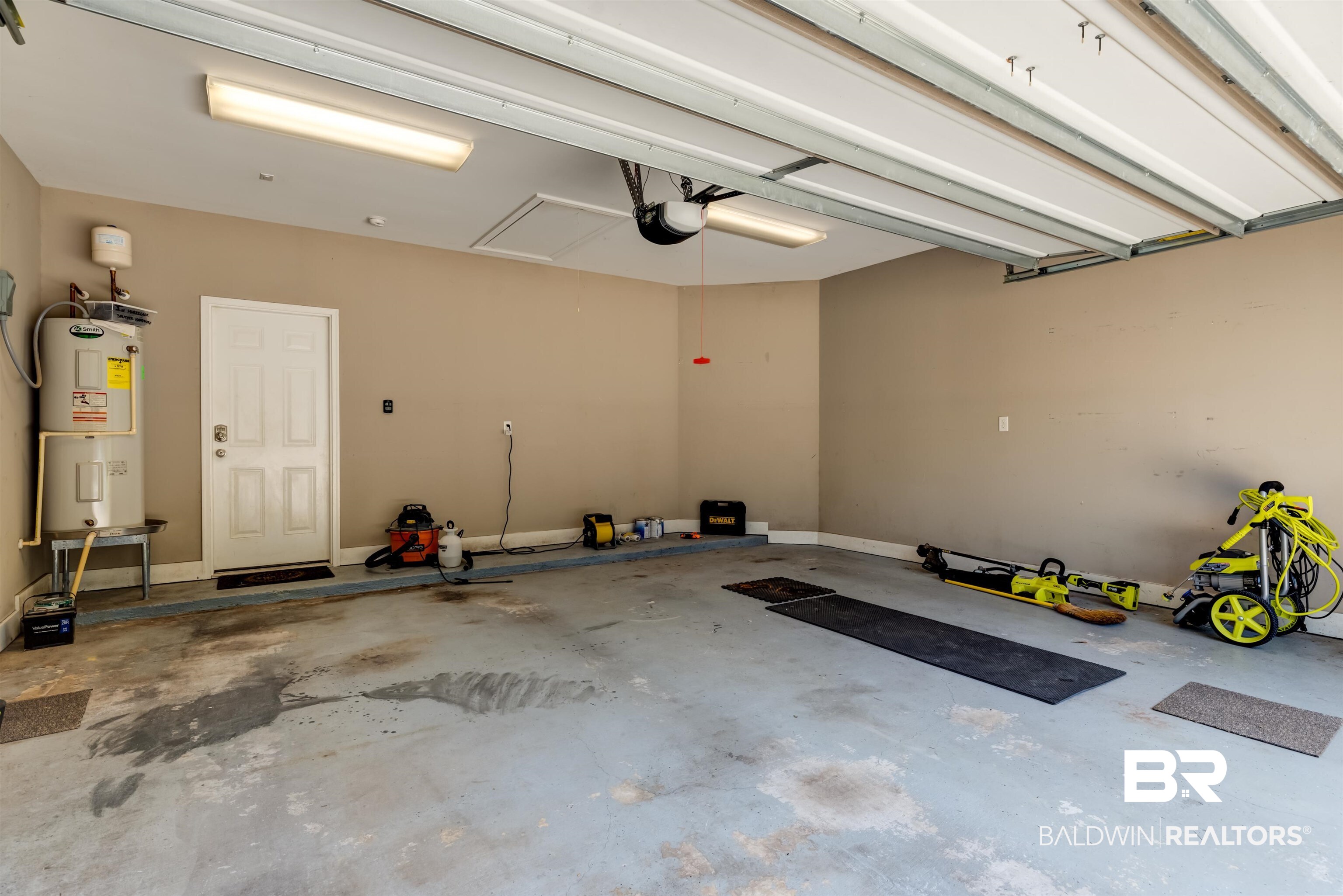 965 Henckley Avenue Mobile, AL 36609 - Photo 23 of 30 Garage with water heater